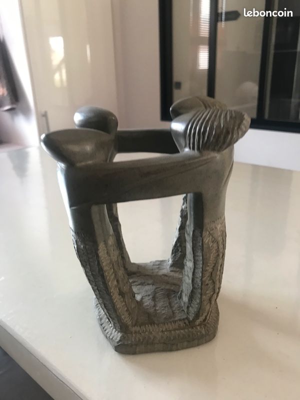 Statue en lave (image 1)