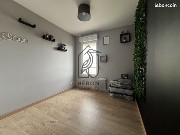 https://img.leboncoin.fr/api/v1/lbcpb1/images/10/47/7c/10477c710920fffb43baefee9bcbdefbcbbe5361.jpg?rule=ad-image