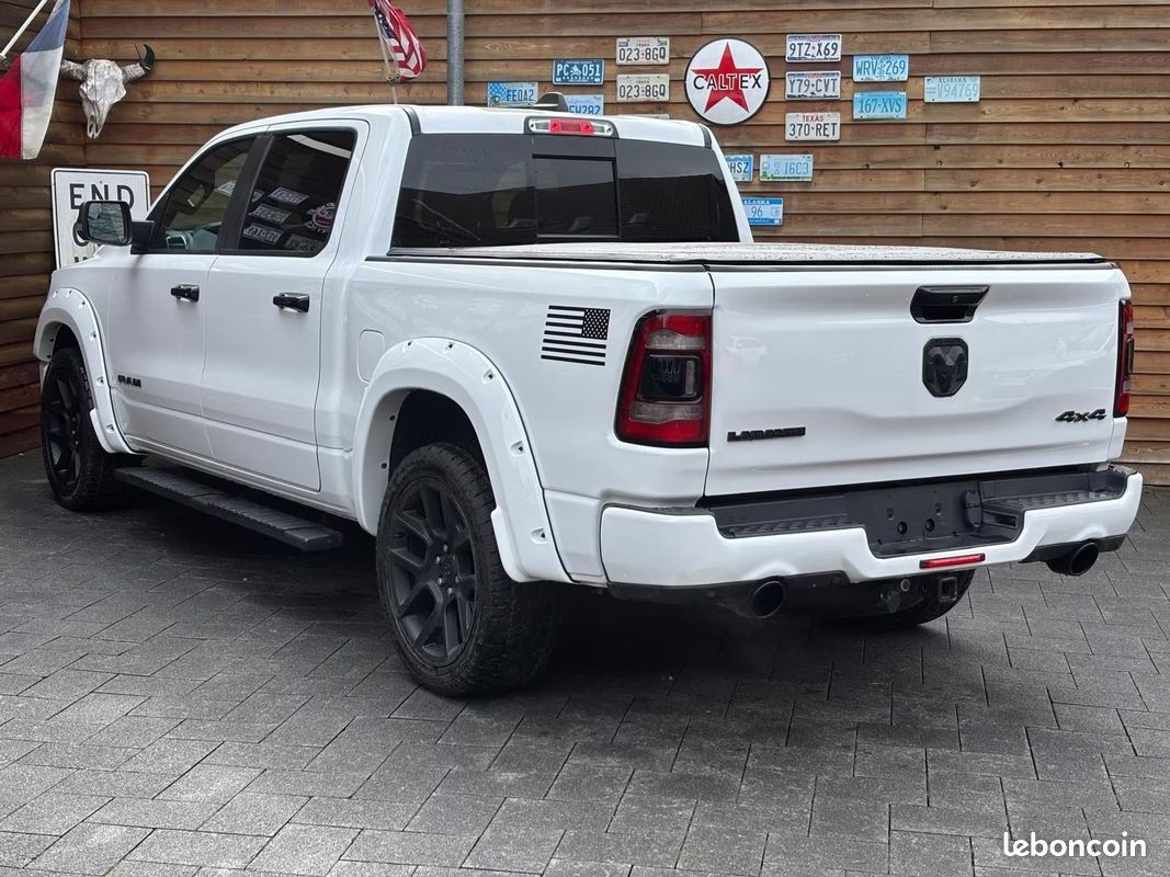 Dodge RAM 1500 Laramie Night Edition LPG 5.7 V8 HEMI 401 ch 4x4 – Écran 12” – Harman Kardon (image 4)