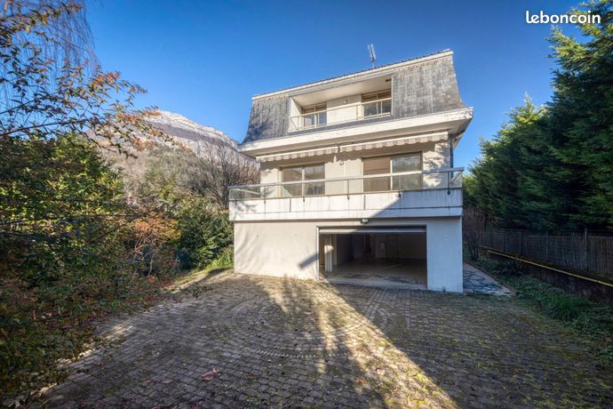 Maison 8 pièces 207 m²