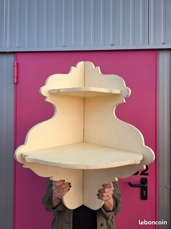 Etagère d'angle en bois peint (image 1)