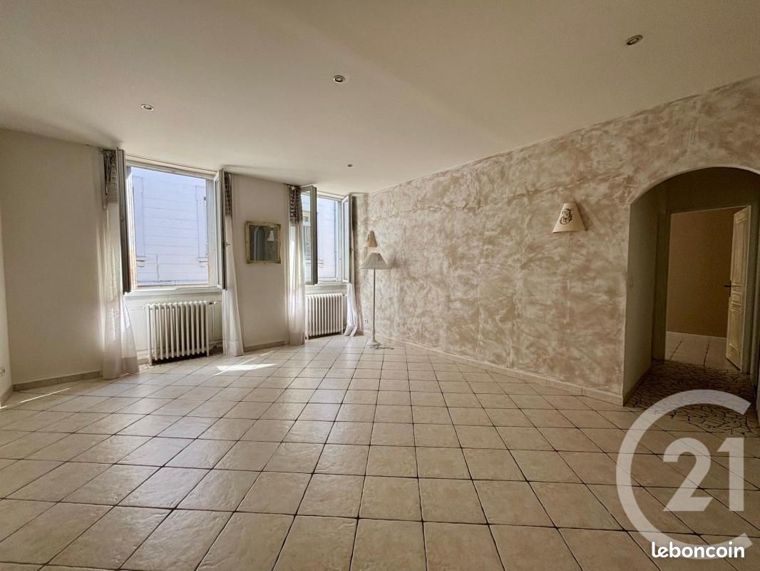 Appartement 3 pièces 79 m² · à Saint-Étienne · 79 m² · 99 000 €