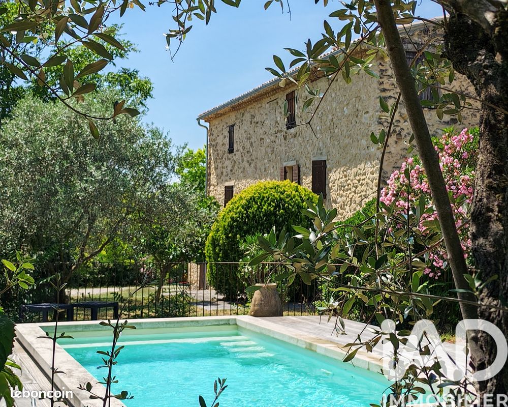 Maison 11 pièces 270 m² · à Carpentras · 270 m² · 890 000 €
