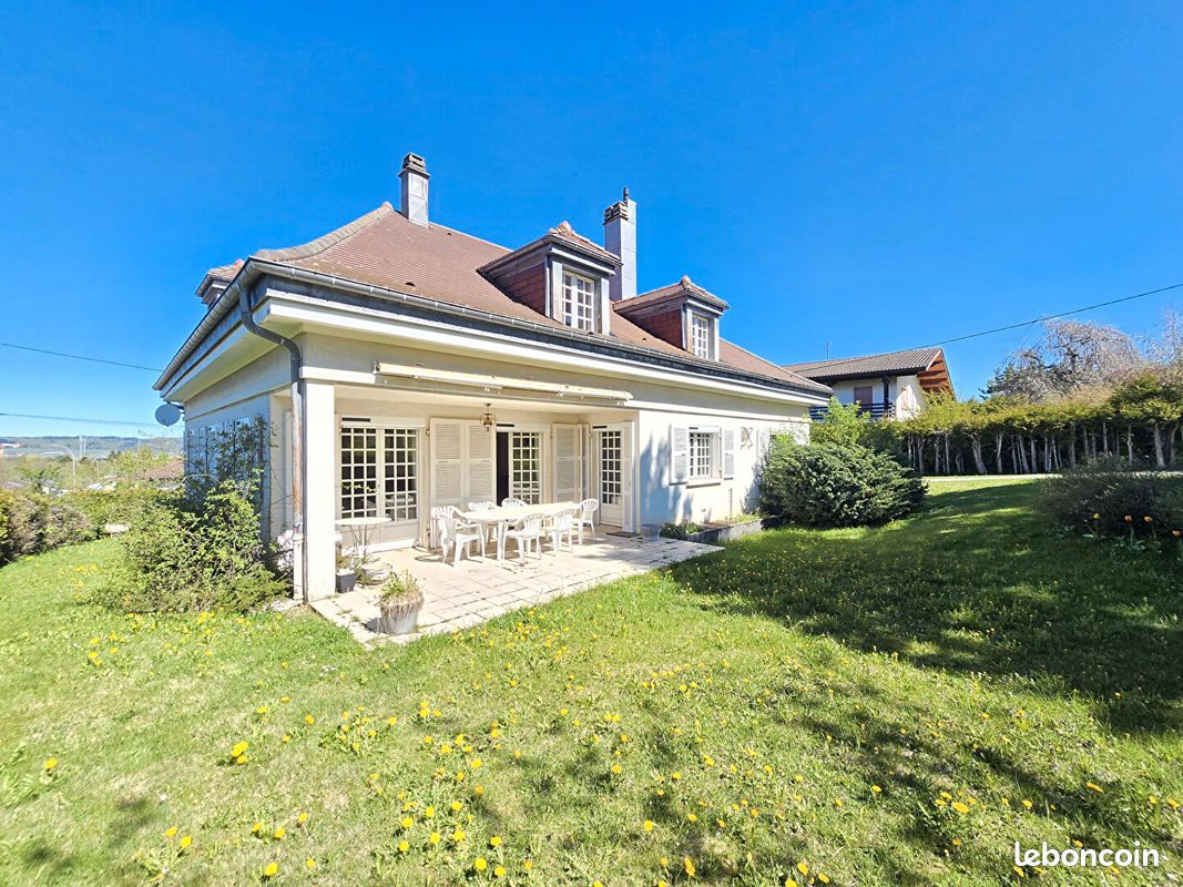 Maison 9 pièces 257 m² · à Pontarlier · 257 m² · 598 000 €