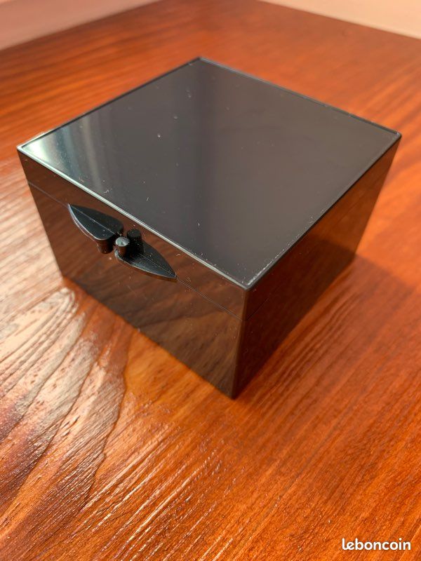Lot 8 petites boîtes noires en plastique (image 3)