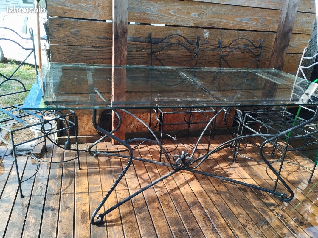Table et chaises en fer forgé (image 1)
