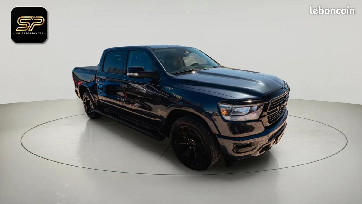 Dodge RAM 1500 Laramie Offroad Night Edition * 5.7 V8 HEMI * 4x4 * Cuir * Alpine * Jantes 22" (image 9)