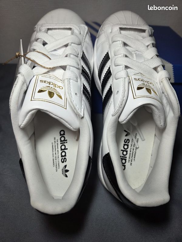 Adidas Superstar 2 W blanche et noir Cuir verni Taille 35 1/2 Neuve -  Chaussures