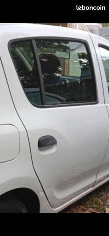 Hayon porte dacia sandero (image 1)
