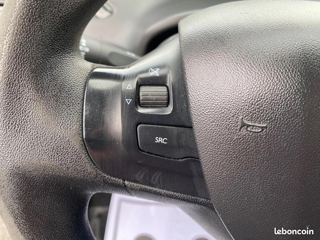 Peugeot 208 GENERATION-I SOCIETE 1.6 BLUEHDI 100 PACK CLIM START-STOP (image 16)