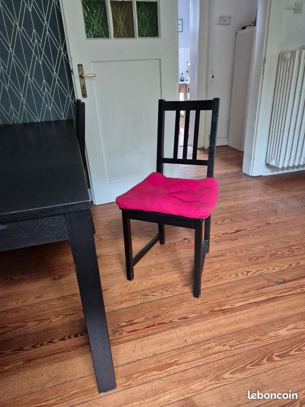 GRANDE TABLE IKEA avec 2 rallonges + 4 CHAISES (Metz) (image 2)