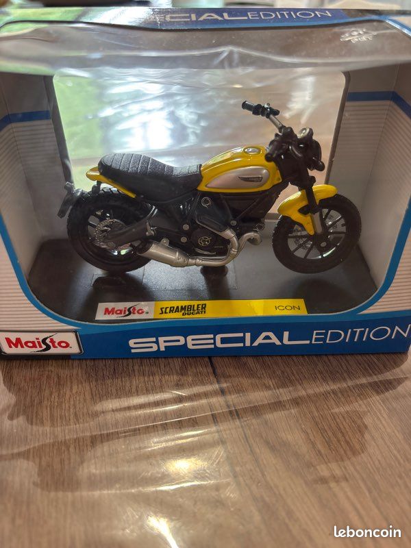 Icon Ducati Scrambler Miniature TSM Model 1:12 Scale Die-Cast 2015