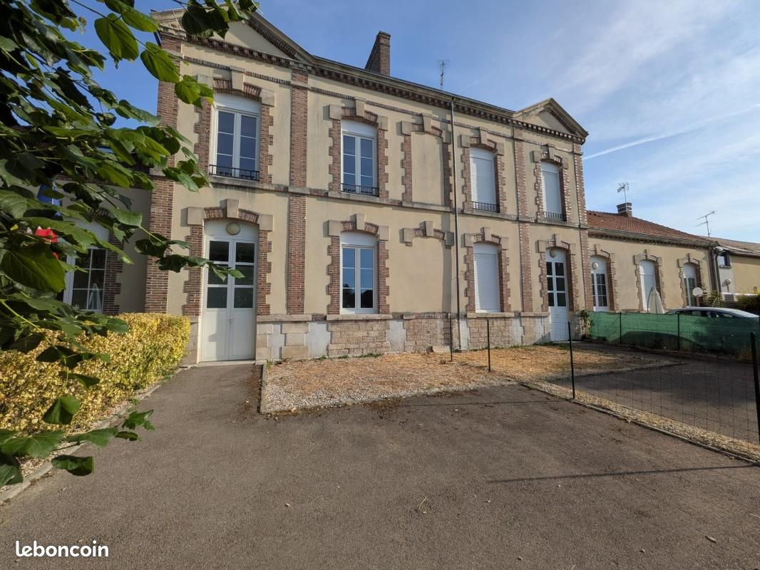 Appartement 5 pièces 121 m² · à Saint-Just-Sauvage · 121 m² · 701 €/mois