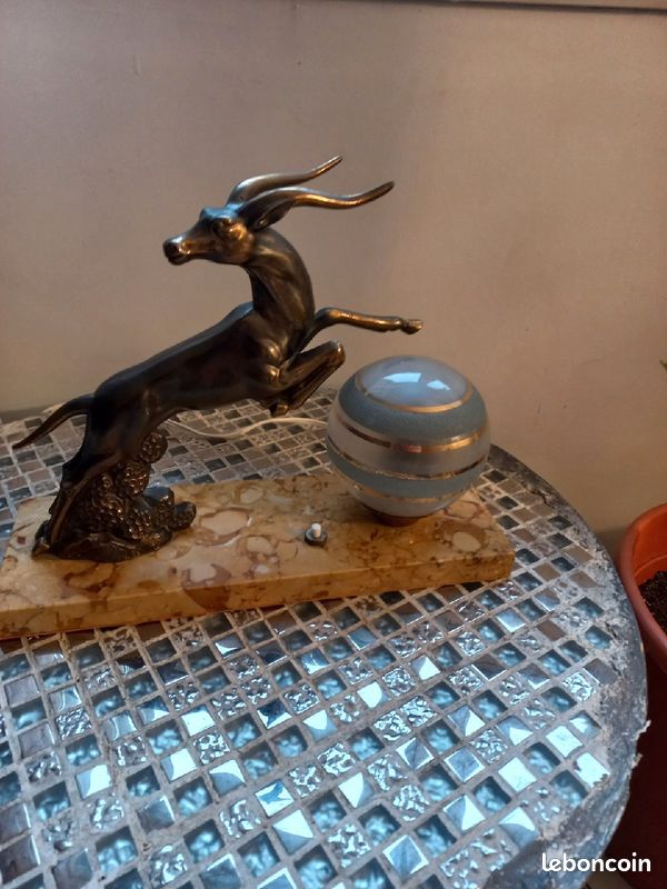 Lampe en marbre et bronze biche vintage (image 1)