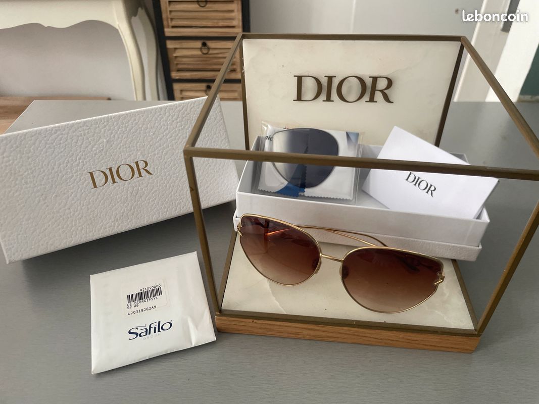 Vends lunettes Dior femme sur socle marbre (image 2)