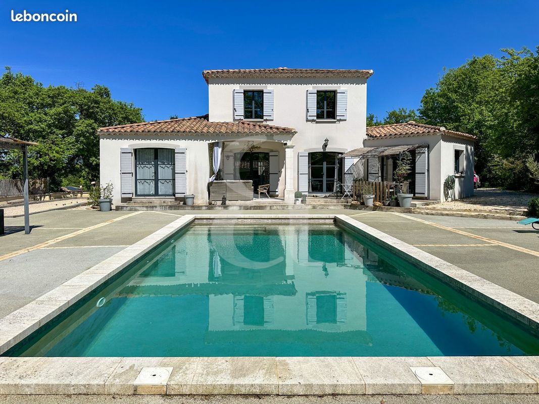 Maison 5 pièces 148 m² · à Robion · 148 m² · 680 000 €