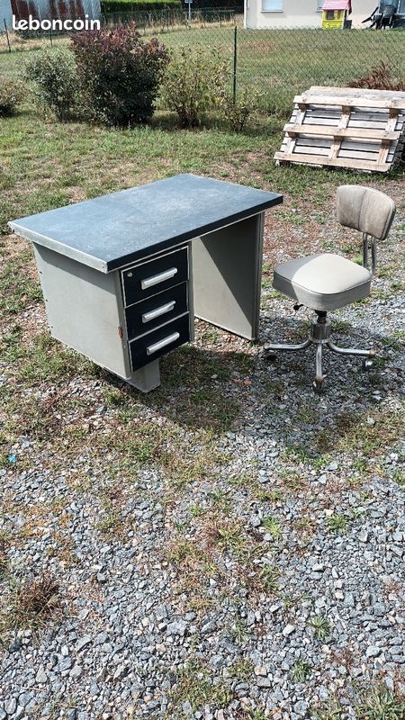 Bureau industriel et sa chaise (image 1)