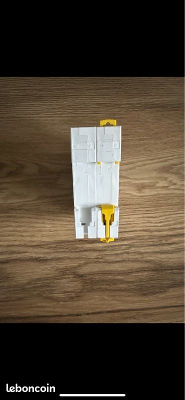Disjoncteur 32A (image 3)