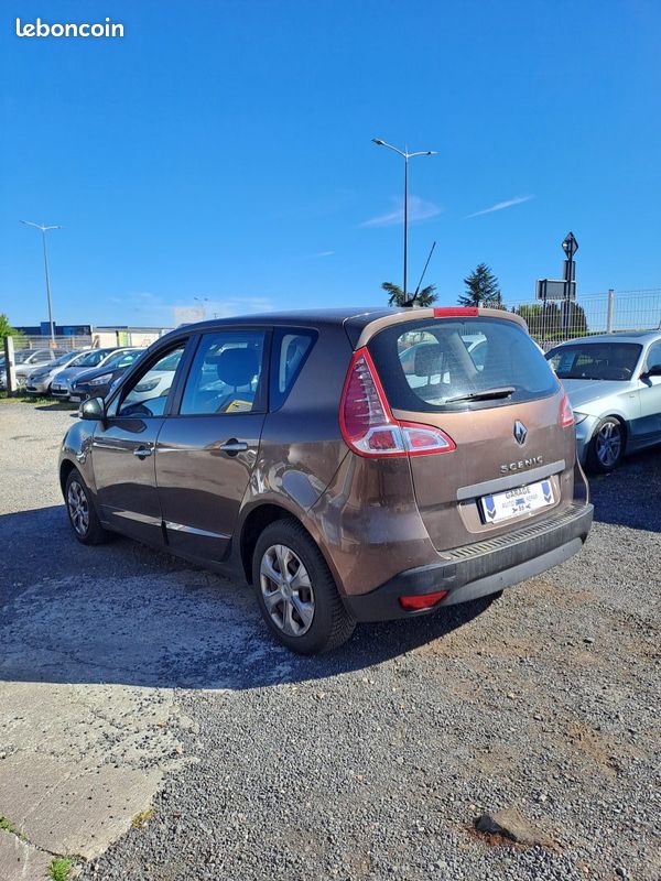 Renault megane scenic 1.5 dci 110ch fap bose 2012 (image 6)