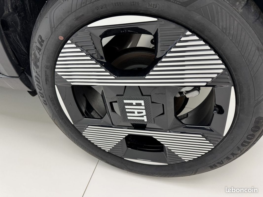 Fiat Grande Panda 1.2 Hybrid 100ch DCT6 LA PRIMA (image 23)