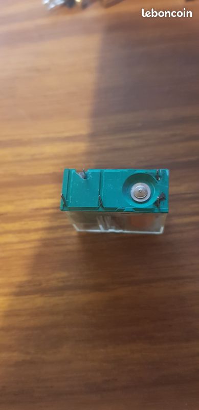 Relais électro mécanique FEME ou Carlo Gavazzi Serie MZ 26V 5A composant électronique (image 3)