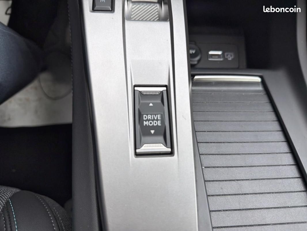 Peugeot 408 PureTech 130 ch S&S EAT8 Allure Pack (image 28)