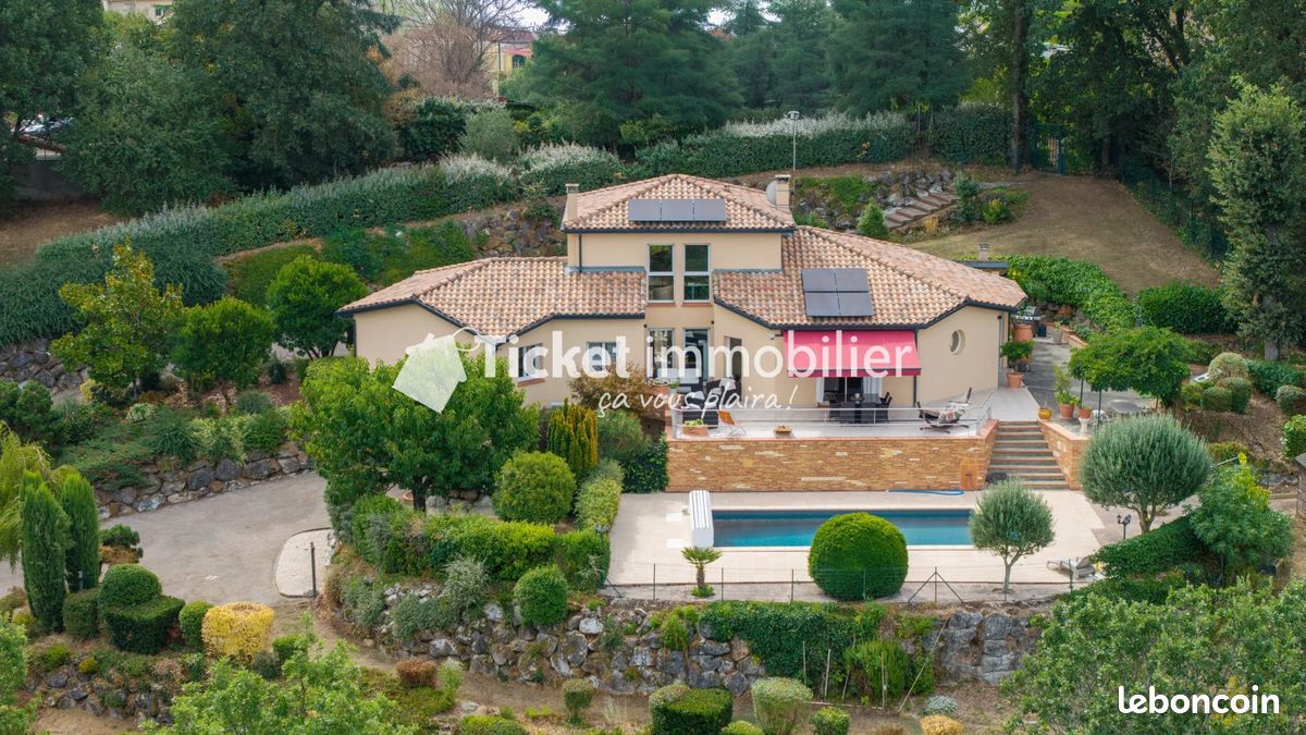Maison 7 pièces 232 m² · à Cornebarrieu · 232 m² · 750 000 €