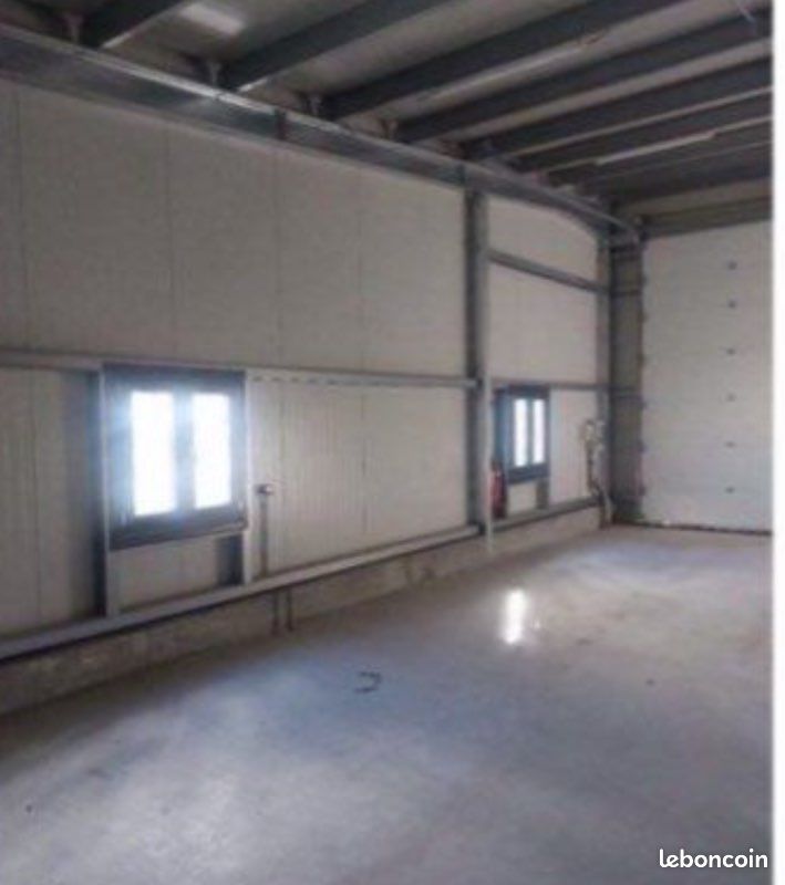 Hangar (image 3)