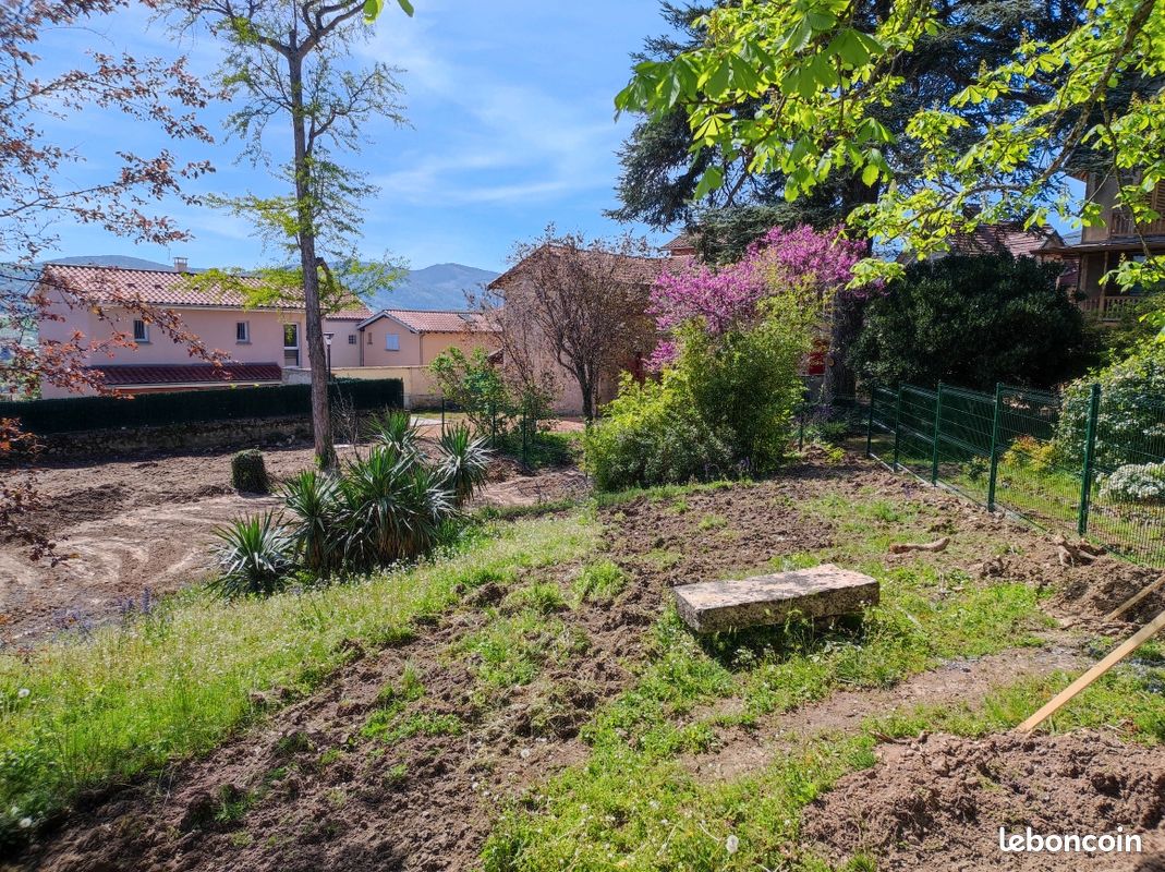 Terrain à bâtir Vaugneray centre village · 295 000 €