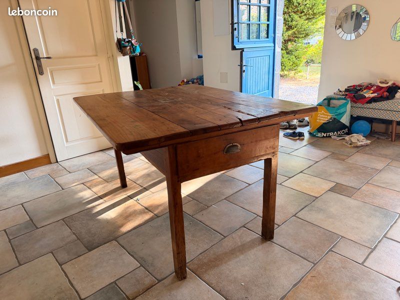 Table de ferme ancienne en bois massif - 130 × 98 cm - 2 tiroirs (image 1)