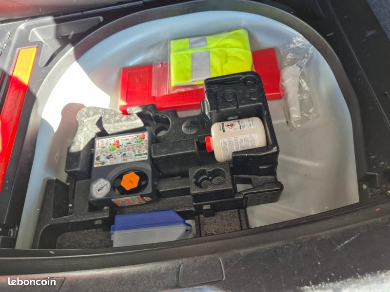 Volvo V40 D2 120ch Momentum Business Geartronic (image 25)