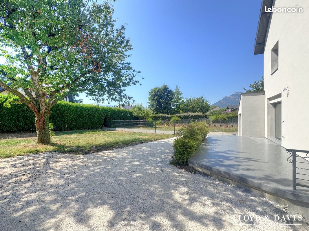 Appartement 4 pièces 82 m² · à Challes-les-Eaux · 82 m² · 415 000 €