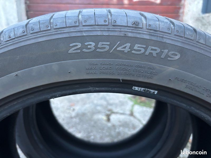 2 Pneus hankook 235/45/19 (image 3)