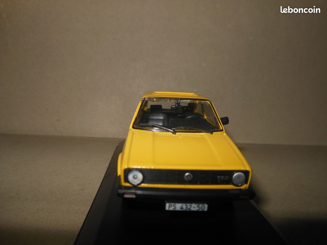 Volkswagen 411 LE 1970 white (iXO 1:43