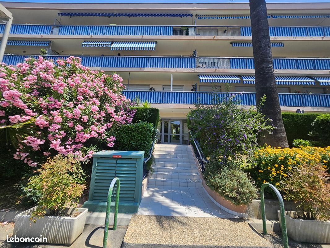 Appartement 3 pièces 64 m² · à Antibes · 64 m² · 295 000 €