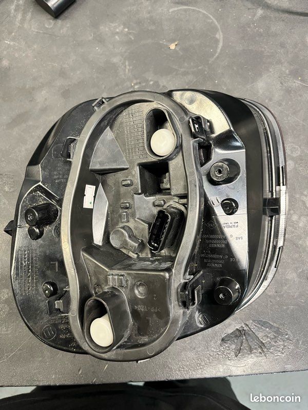 Feu arrière gauche smart 453 (image 2)