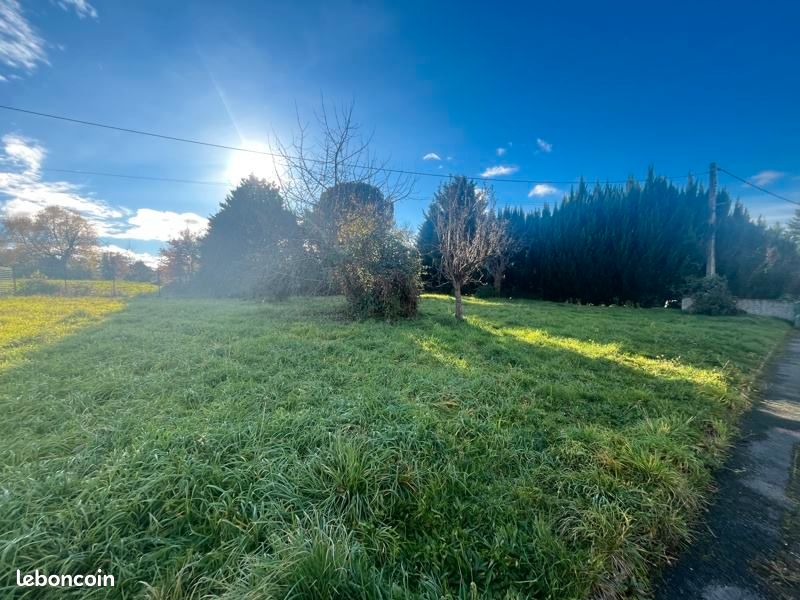 Terrain 1469 m² · à Montluçon · 20 000 €