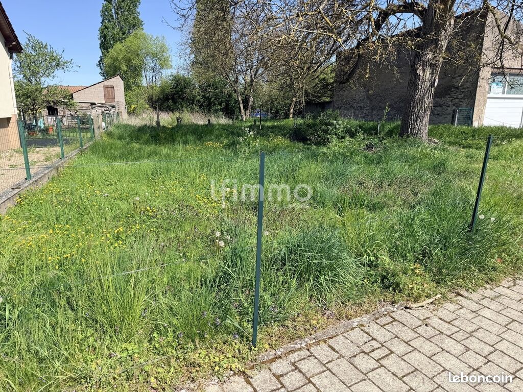 Terrain 743 m² Roupeldange · 59 000 €