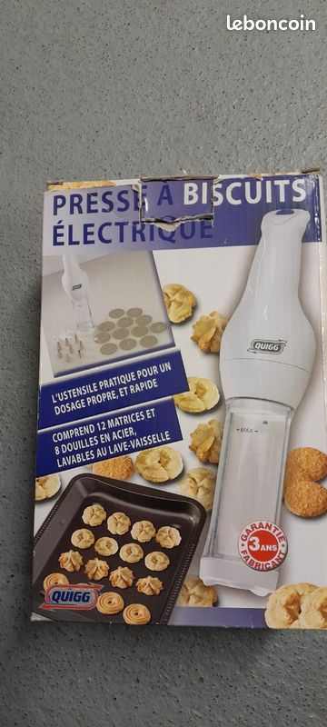CBE elettrodomestici 8060200 CR ferratelle Boîte à biscuits électrique ronde, 600 W, chromé
