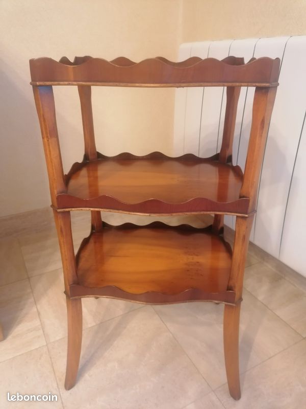 Table d'appoint reprodux anglaise Année 70 (image 1)