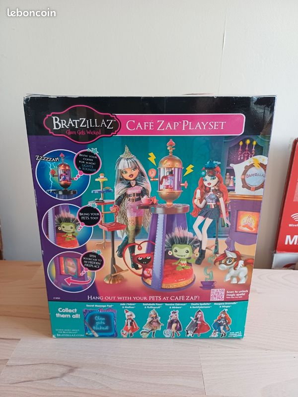 Bratzillaz Cafe Zap Playset - Magic Witch Doll Cafe With Lightning Sounds & Pet Accessories