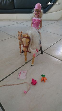 barbie cheval trotteur