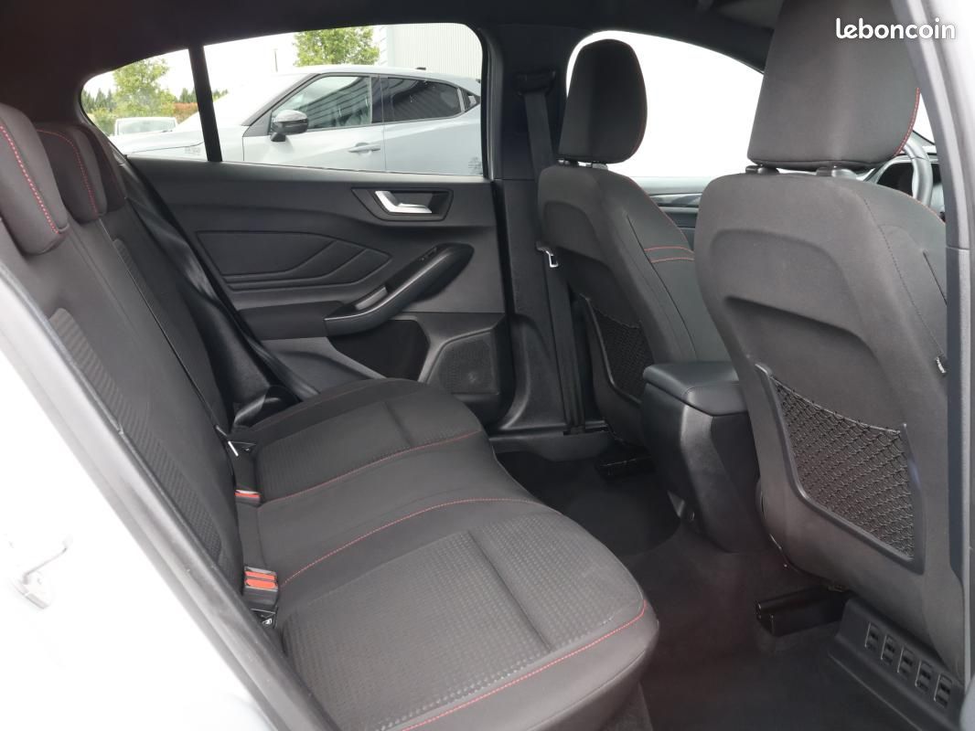 Ford Focus 1.0 EcoBoost 155 S&S mHEV Powershift ST-Line X (image 11)