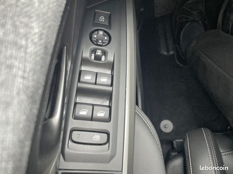 Peugeot 3008 1.2 Hybrid 136 Allure e-DCS6 + GPS / VISION CAMERA 360 (image 17)