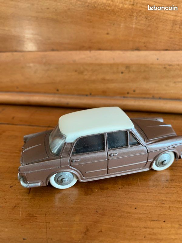 DINKY TOYS 531 FIAT 1200 GRANDE VUE NEUVE EN BOITE D'ORIGINE MIB