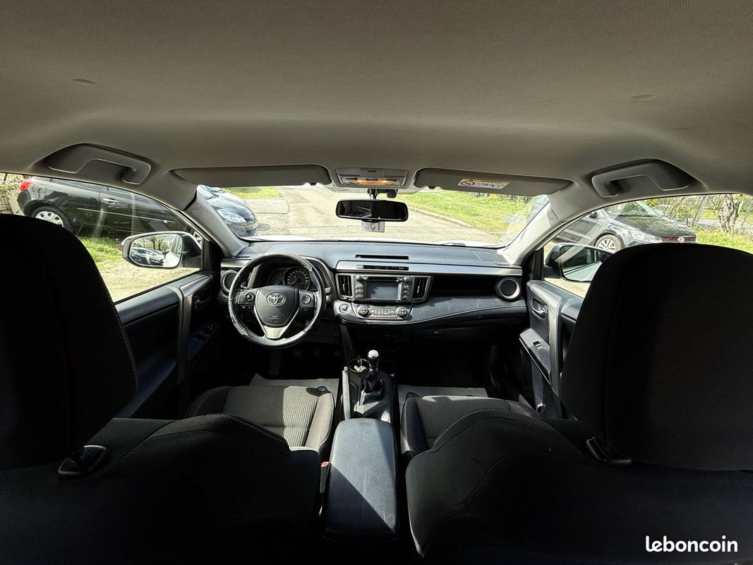 Toyota RAV4 2.0 D-4D 124ch Lounge – GPS – Caméra de recul – Chaîne – Révisé & Garantie 6 mois (image 13)
