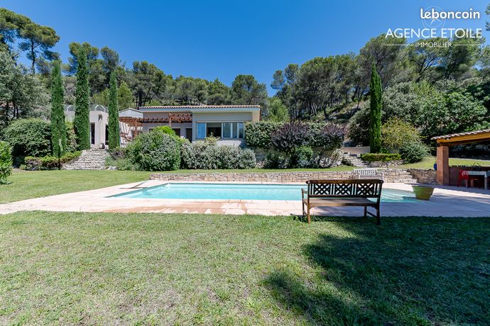 Villa 5 pièces 240 m²