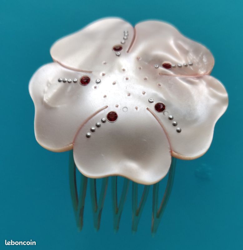 Peigne fleur rose nacré strass rouge et transparent (image 1)