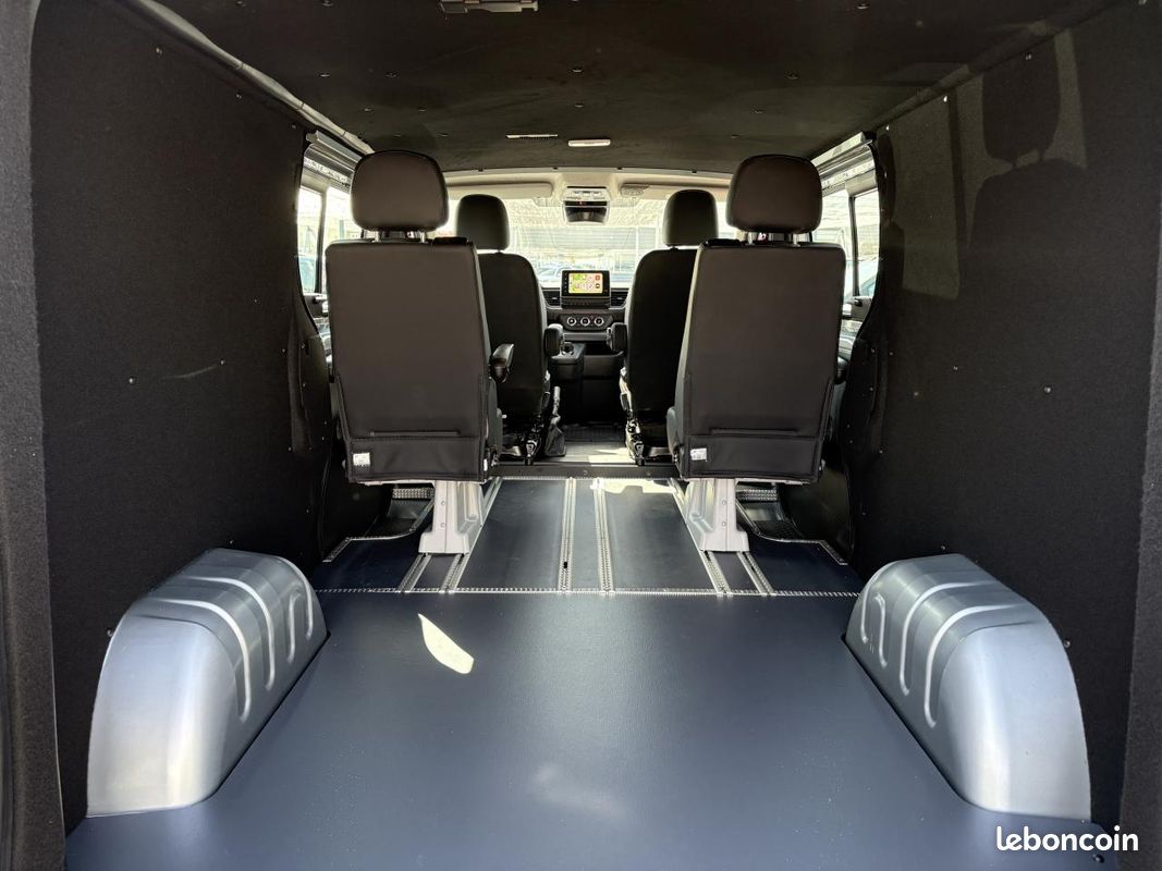 Renault trucks trafic l2h1 3t blue dci 150 bva9 double cabine sieges demontables 5pl gsr2 exclusive (image 20)