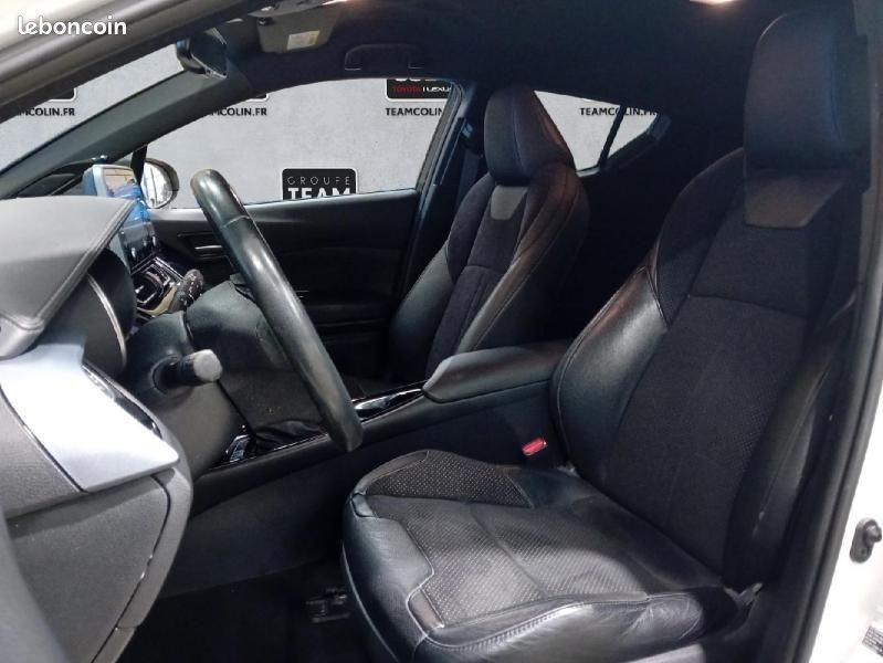 Toyota C-HR 122h Collection 2WD E-CVT MY22 (image 12)